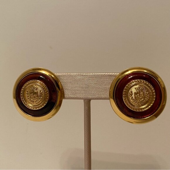 LIZ CLAIBORNE EARRINGS VINTAGE SIGNED GOLD TONE CREST LOGO TORTOISE BROWN POST - Picture 1 of 7